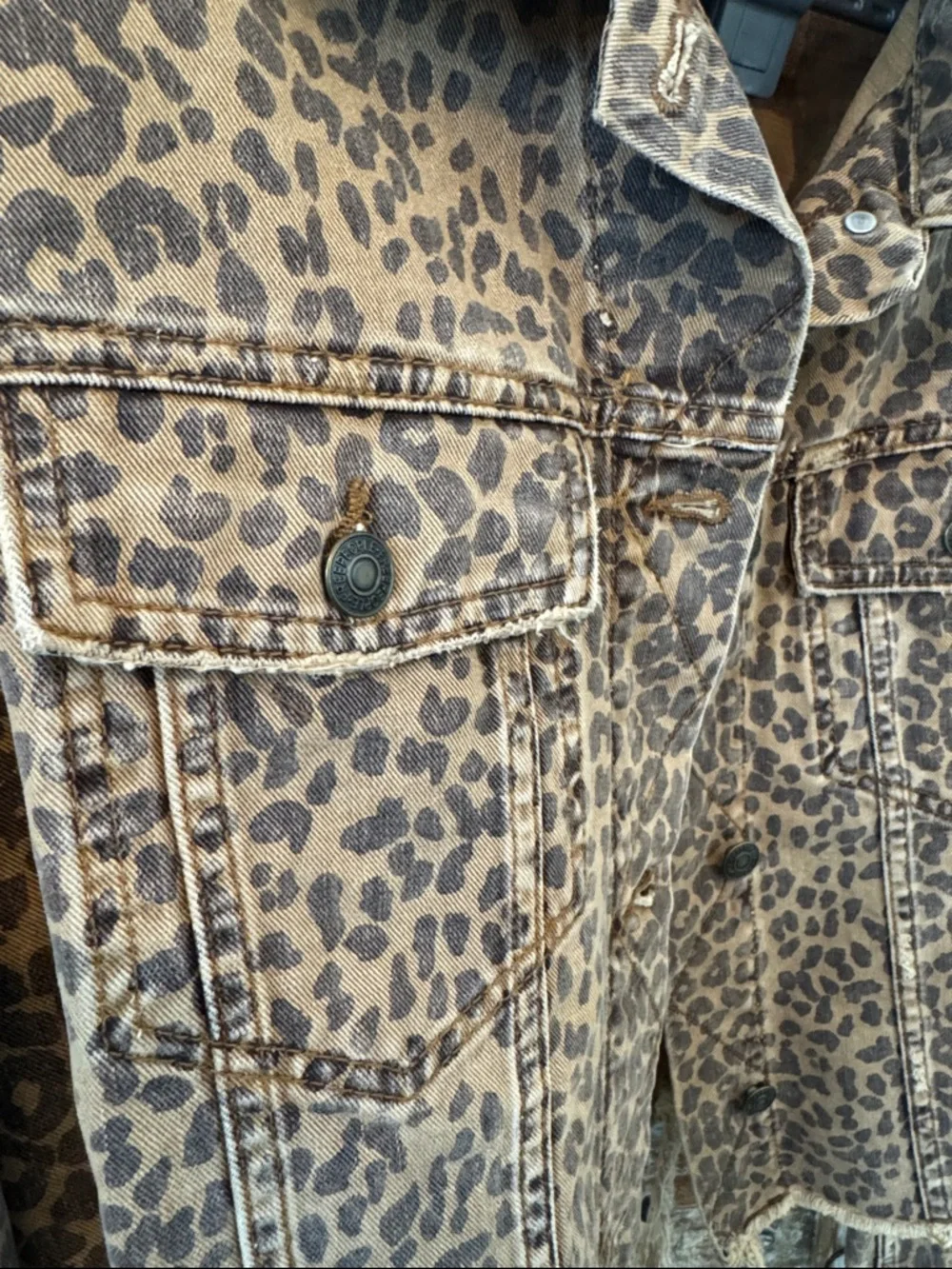 Free PeoplešLeopard Distressed Denim Jacket Size S. - Picture 8 of 9